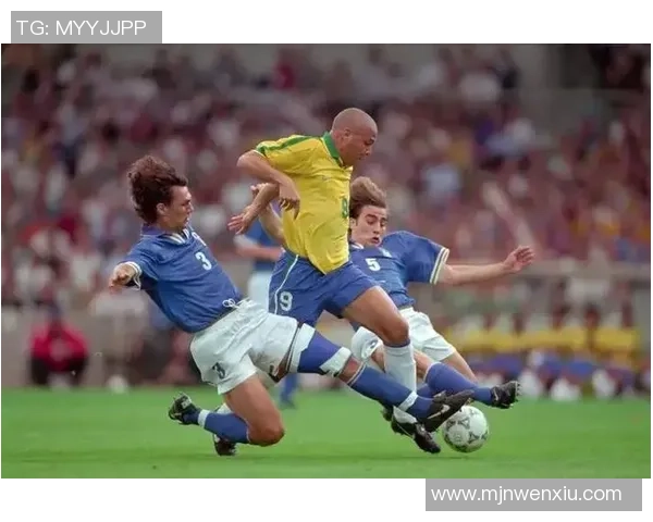 足球巨星光环背后的迷惑与抉择困境揭示竞技与人性的双重考验 足球巨星光环背后的迷惑与抉择困境揭示竞技与人性的双重考验